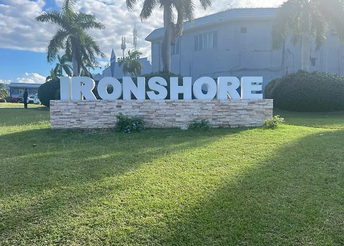 Ironshore Seaview Gasthuis *